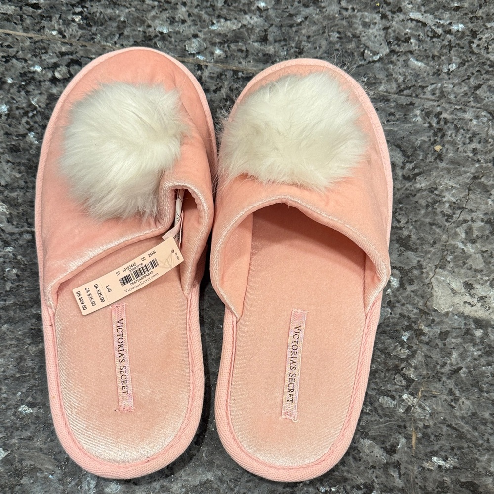 Victoria's Secret Blush Slippers with Fluffy Accent
